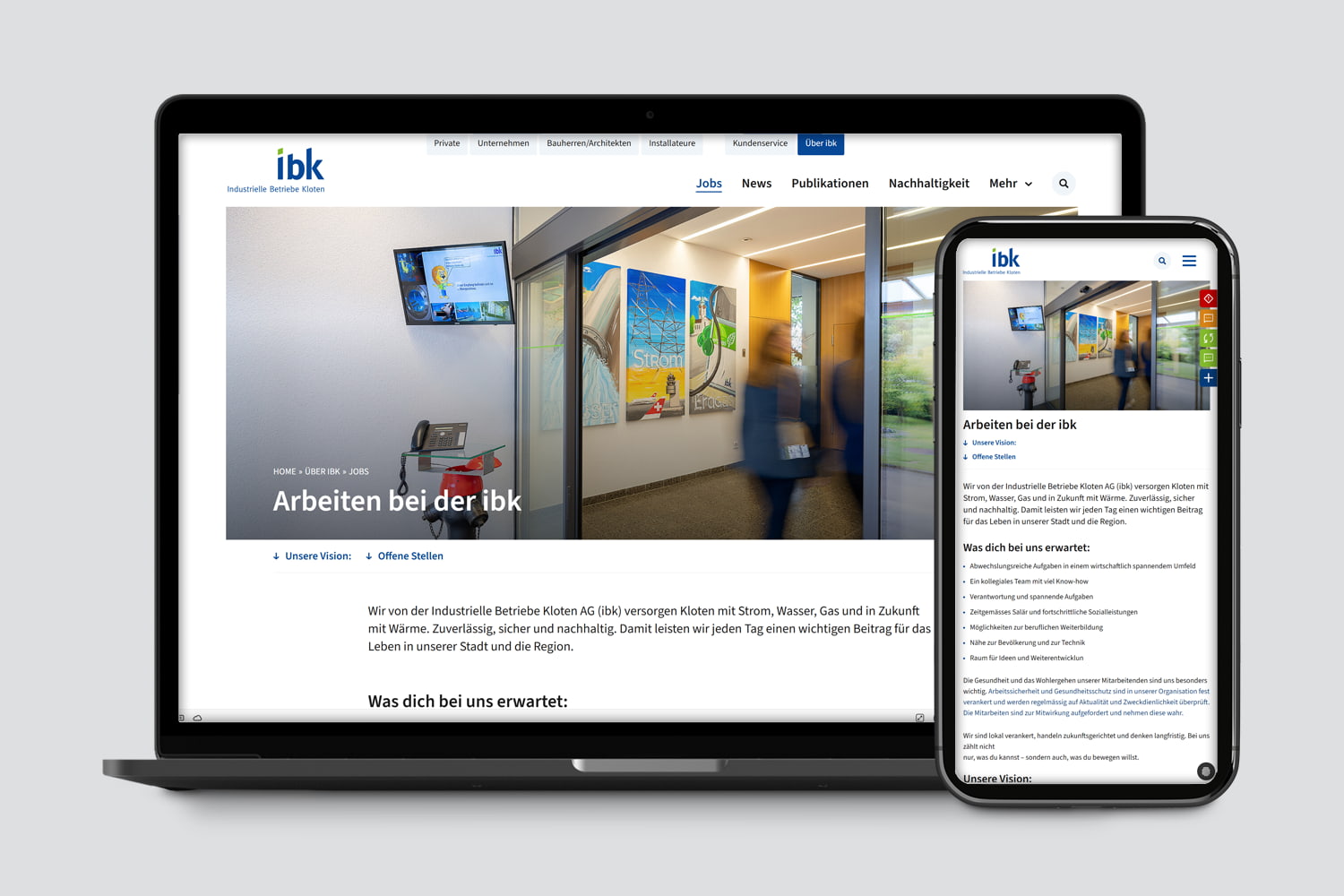 Laptop und Smartphone zeigen die Webseite Arbeiten bei der ibk mit Text und Bildern.